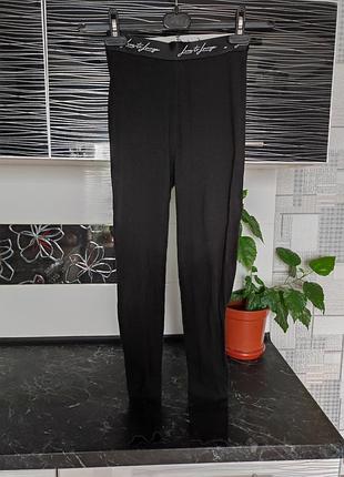 Лосины в рубчик с интересной резинкой.