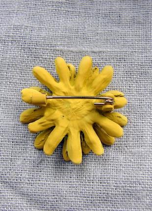 Небольшая брошь желтый цветок подсолнух круглая желтая брошка украшение с цветком4 фото