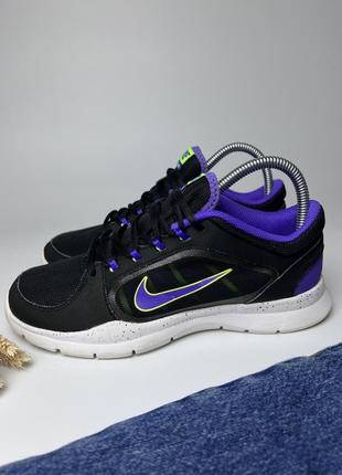 Кроссовки nike air jordan white and maroon gold background