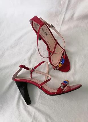 Італійські червоні лакові шкіряні босоніжки на каблуку