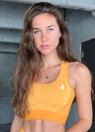 Спортивный топ фирмы ryderwear