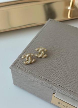 Сережки в стилі в шанель