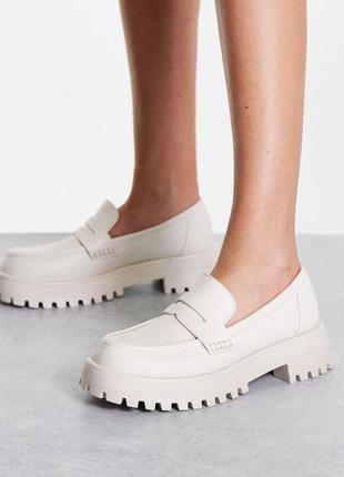 Лофери stradivarius in cream