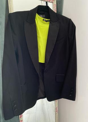 Идеальный базовый черный пиджак с атласным воротничком