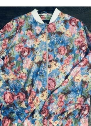 Легенька жіноча  кофта бомбер