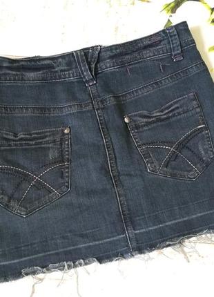 Стильная джинсовая мини-юбка рваный низ юбка 442 фото