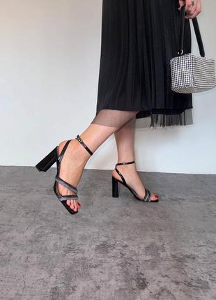 Босоножки с стразами на каблуке чорні босоніжки з камінцями на підборах босоніжки на каблуку з стразами босоніжки чорні з блискітками6 фото
