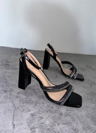 Босоножки с стразами на каблуке чорні босоніжки з камінцями на підборах босоніжки на каблуку з стразами босоніжки чорні з блискітками10 фото