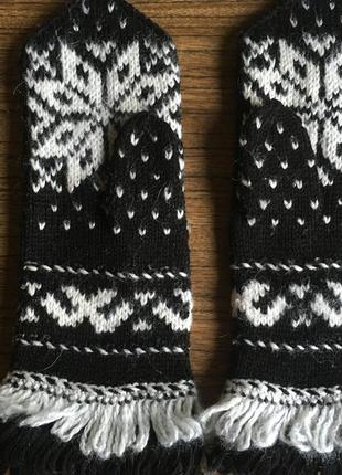 Рукавицы варежки с узором вязаные