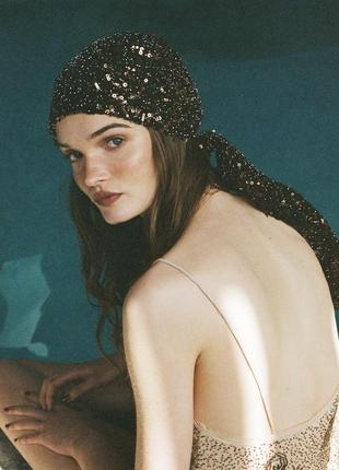 Повязка для волос с блестками и бисером