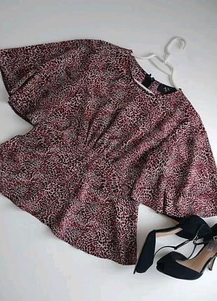 Стильная красивая блузка с оригинальным рукавом