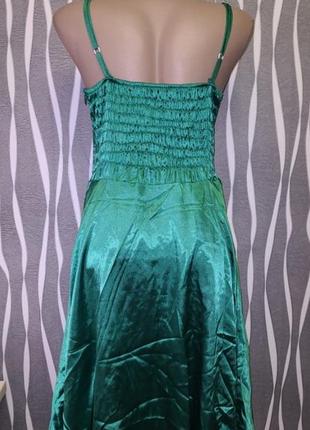 Ошатна сукня на тонких бретелях з бантом атласна зелена3 фото