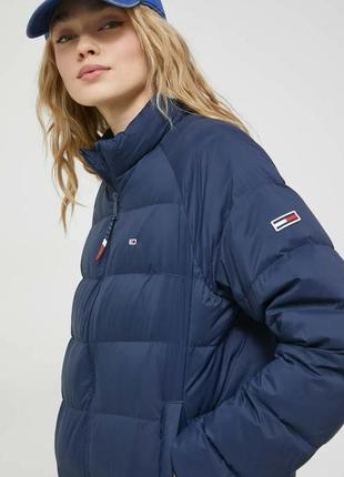 Alloriginal com ua пухова куртка tommy jeans жіноча колір синій перехідна розміри запитуйте