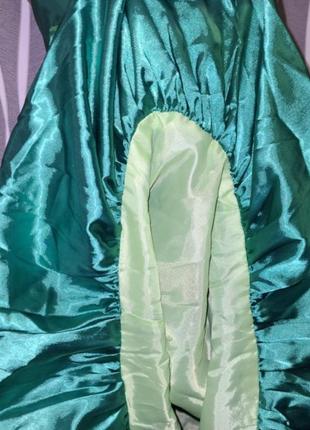 Ошатна сукня на тонких бретелях з бантом атласна зелена4 фото