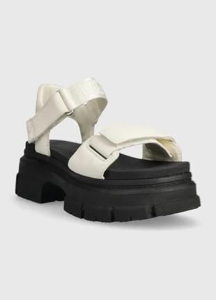 Alloriginal com ua сандалі ugg ashton ankle жіночі колір бежевий на платформі 1136764 розміри запитуйте