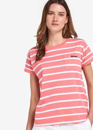 Розовая футболка в полоску от известного бренда barbour