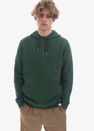 Urbanshop бавовняна кофта norse projects vagn classic чоловіча колір зелений з капюшоном однотонна