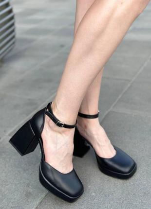 Туфли на каблуке братец на худи стопу
