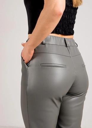 Женские брюки "меган ",ткань эко-кожа на кашемире, размеры 44,46,50,52,54 серые6 фото