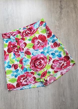 Шорты nutmeg, шорты-юбочка в цветочный принт, в составе вискоза и лен 10-12 р-ру.