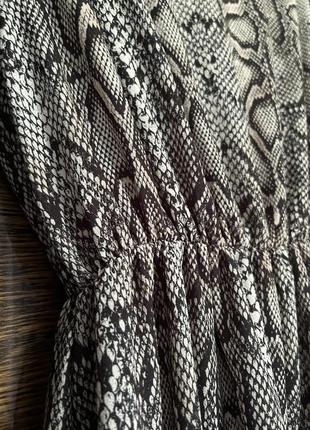 Сукня в зміїний принт