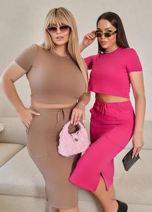 Жіночий літній костюм із спідницею міді