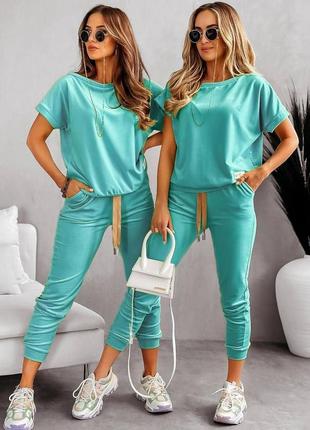 Костюм с коротким рукавом