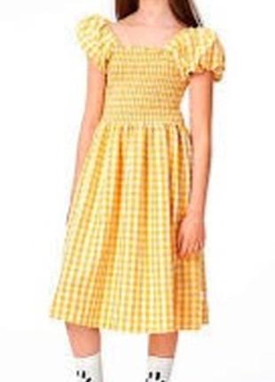 Літня сукня з об'ємними рукавами у клітинку