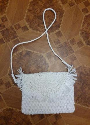 Белая сумка кроссбоди плетеная