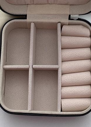 Футляр для прикрас квадратний з еко-шкіри чорний на блискавці