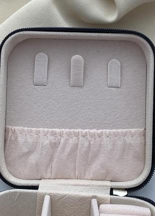 Футляр для прикрас квадратний з еко-шкіри чорний на блискавці