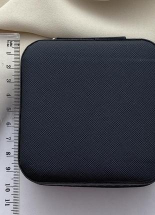 Футляр для прикрас квадратний з еко-шкіри чорний на блискавці