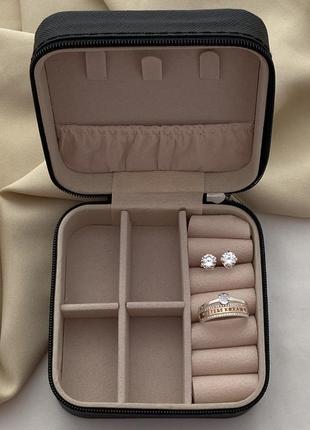 Футляр для прикрас квадратний з еко-шкіри чорний на блискавці