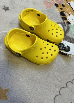 Шльопанці crocs