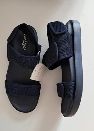 Босоніжки нові