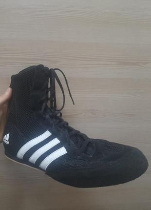 Футбольные кроссовки adidas