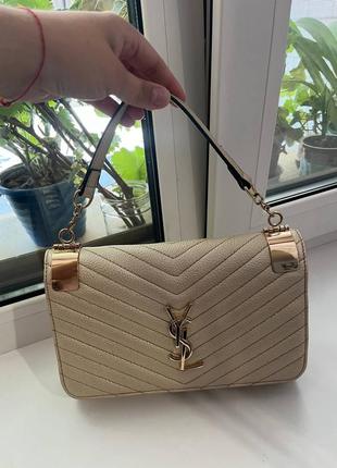 Бежева маленька сумочка