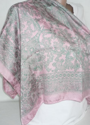 Шелковый платок в серо-розовых цветах