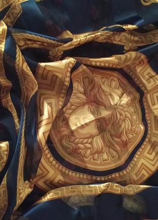 Шелковый платок в стиле versace