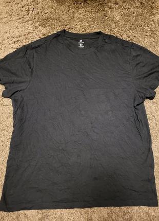 Футболка чорна