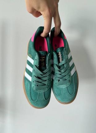 Женские кроссовки в стиле adidas gazelle indoor green.3 фото