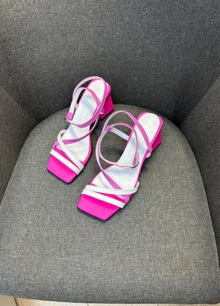 Разноцветные кожаные босоножки с тонкими ремешками6 фото