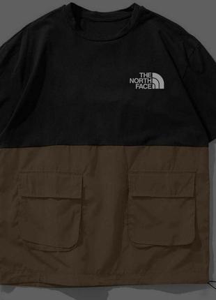 Спортивна футболка зе нот фейс the north face з двох кольорів з накладними кишенями низ з плащівки чорна біла бежева коричнева вільна трендова стильна