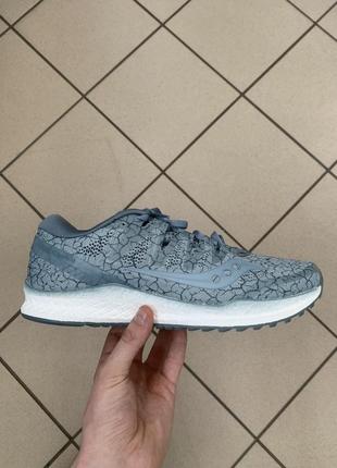 Нові кросівки saucony freedom iso 21 фото