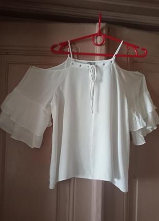 Класна блузка  цікавий фасон