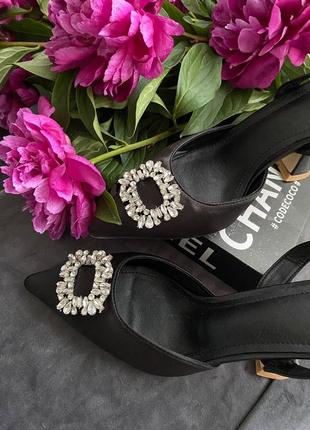 Босоножки с камушками