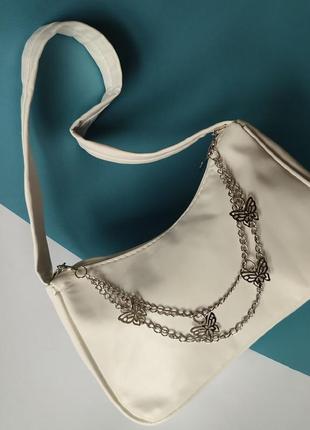 Белая сумочка с бабочками