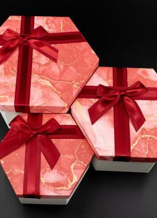 Коробка подарочная шестиугольная с бантиком. 3шт/комплект. цвет красний. 19х10см