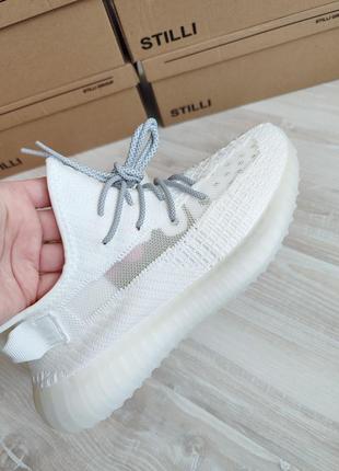 Кросівки жіночі yeezy boost білі.4 фото