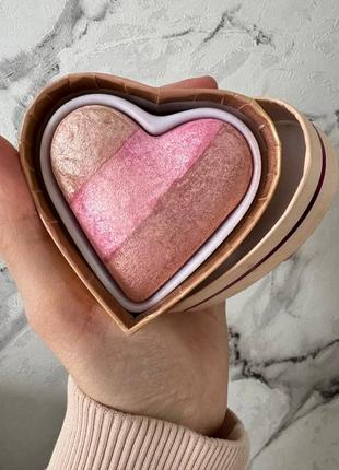 Хайлайтер-румяна i heart revolution blushing hearts blusher